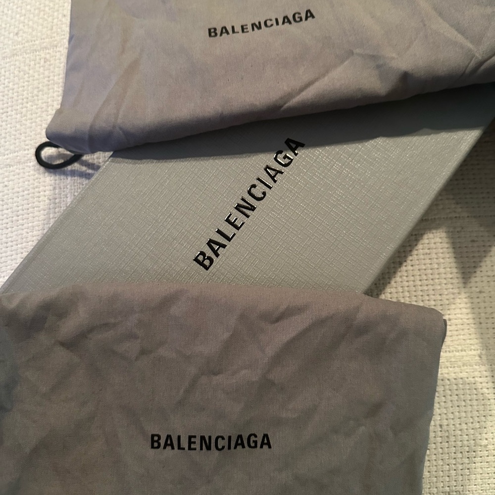 Balenciaga Noir Designer Footwear - Picture 4 of 4